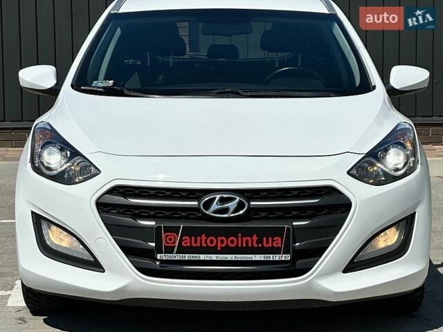 Белый Хендай i30, объемом двигателя 1.58 л и пробегом 220 тыс. км за 8999 $, фото 1 на Automoto.ua