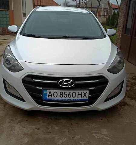Белый Хендай i30, объемом двигателя 1.6 л и пробегом 204 тыс. км за 9500 $, фото 1 на Automoto.ua