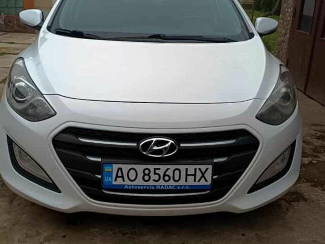 Белый Хендай i30, объемом двигателя 1.6 л и пробегом 204 тыс. км за 9500 $, фото 1 на Automoto.ua