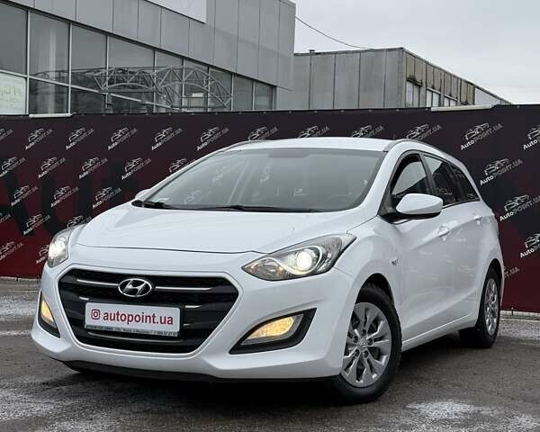 Белый Хендай i30, объемом двигателя 1.58 л и пробегом 220 тыс. км за 10000 $, фото 1 на Automoto.ua