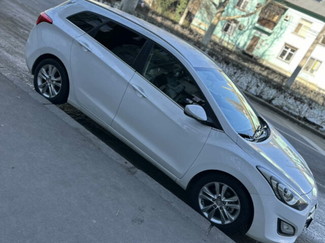 Белый Хендай i30, объемом двигателя 1.58 л и пробегом 201 тыс. км за 9200 $, фото 1 на Automoto.ua