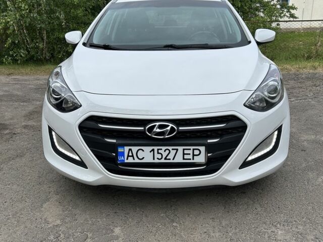 Белый Хендай i30, объемом двигателя 1.4 л и пробегом 283 тыс. км за 7007 $, фото 1 на Automoto.ua