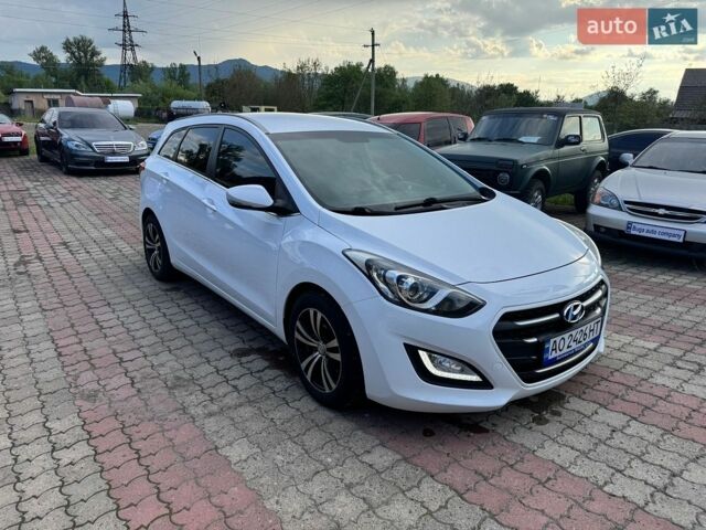 Белый Хендай i30, объемом двигателя 1.58 л и пробегом 244 тыс. км за 8999 $, фото 1 на Automoto.ua