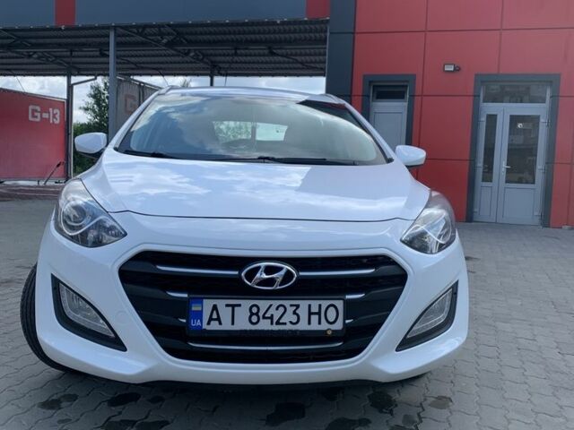 Белый Хендай i30, объемом двигателя 1.6 л и пробегом 227 тыс. км за 9308 $, фото 1 на Automoto.ua