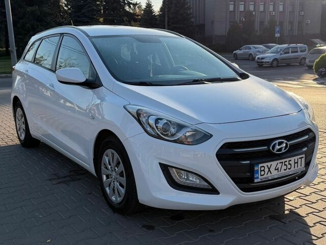 Белый Хендай i30, объемом двигателя 1.58 л и пробегом 244 тыс. км за 11250 $, фото 1 на Automoto.ua