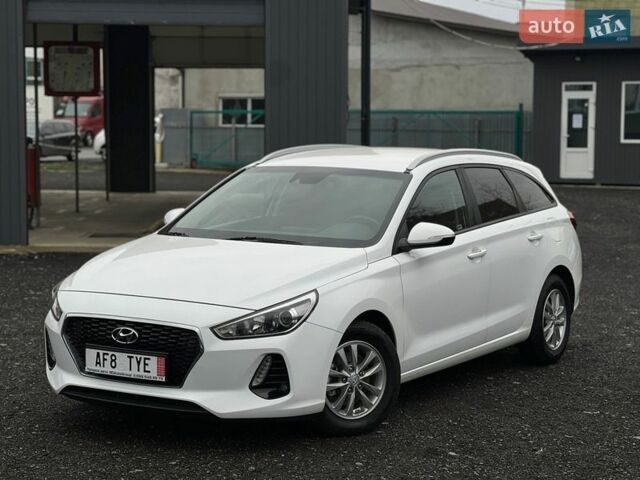 Білий Хендай i30, об'ємом двигуна 1.59 л та пробігом 157 тис. км за 9800 $, фото 1 на Automoto.ua