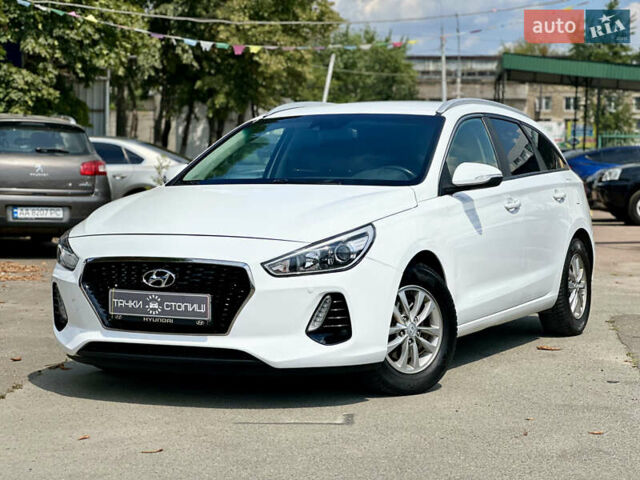 Белый Хендай i30, объемом двигателя 1.58 л и пробегом 208 тыс. км за 10700 $, фото 1 на Automoto.ua