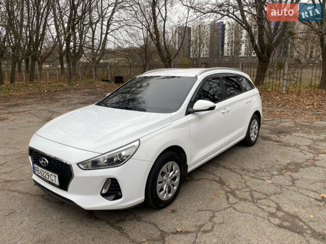 Белый Хендай i30, объемом двигателя 1.37 л и пробегом 185 тыс. км за 12800 $, фото 1 на Automoto.ua