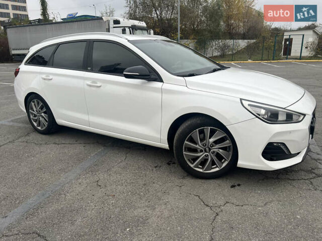 Белый Хендай i30, объемом двигателя 1.58 л и пробегом 218 тыс. км за 12400 $, фото 1 на Automoto.ua