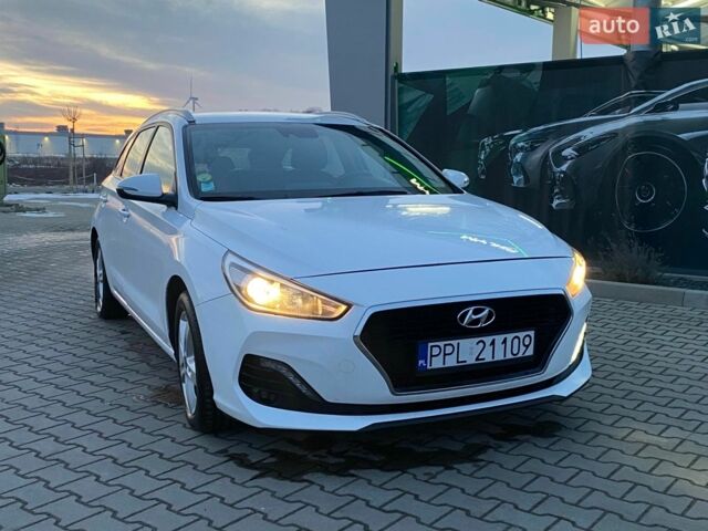 Белый Хендай i30, объемом двигателя 1.6 л и пробегом 200 тыс. км за 11637 $, фото 1 на Automoto.ua