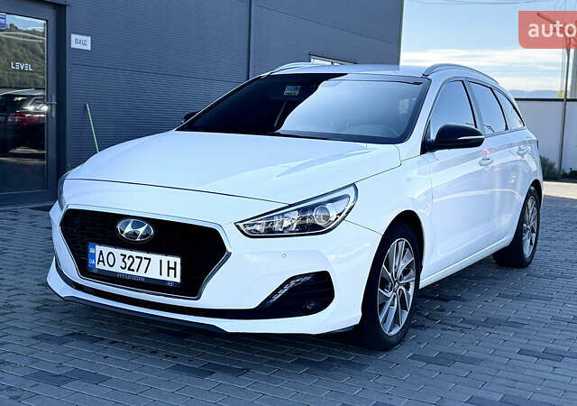Білий Хендай i30, об'ємом двигуна 1.58 л та пробігом 216 тис. км за 11750 $, фото 1 на Automoto.ua