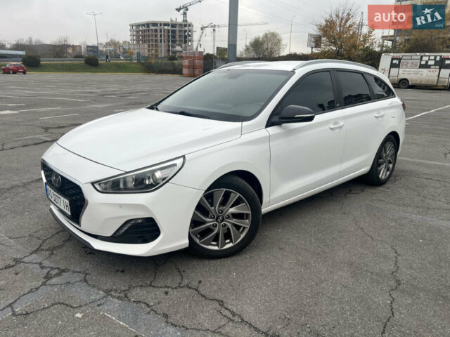 Белый Хендай i30, объемом двигателя 1.58 л и пробегом 218 тыс. км за 11990 $, фото 1 на Automoto.ua