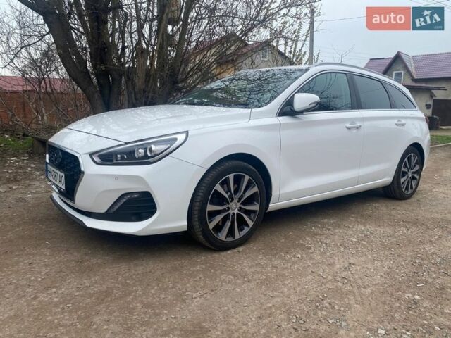 Белый Хендай i30, объемом двигателя 1.4 л и пробегом 230 тыс. км за 15300 $, фото 1 на Automoto.ua
