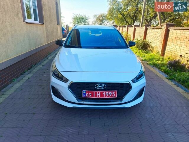 Белый Хендай i30, объемом двигателя 1.58 л и пробегом 183 тыс. км за 12850 $, фото 1 на Automoto.ua