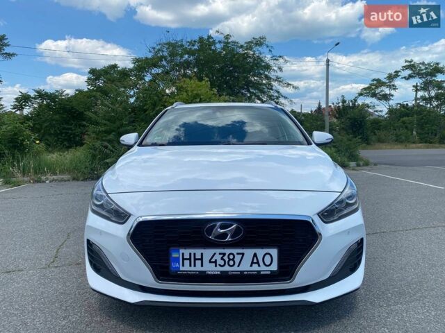 Белый Хендай i30, объемом двигателя 1.4 л и пробегом 230 тыс. км за 14300 $, фото 1 на Automoto.ua