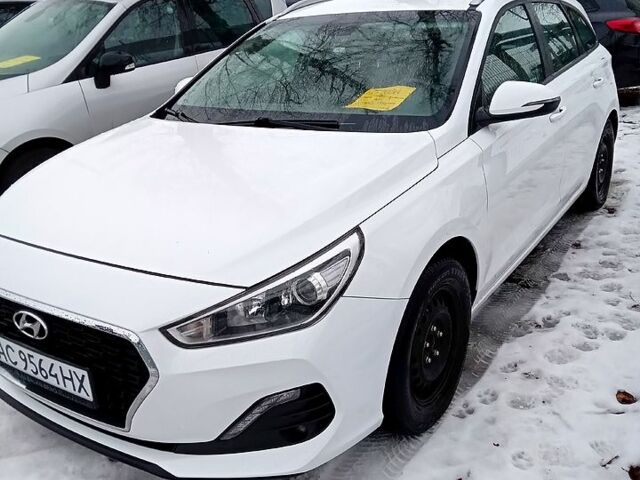 Белый Хендай i30, объемом двигателя 1.6 л и пробегом 18500 тыс. км за 16500 $, фото 1 на Automoto.ua
