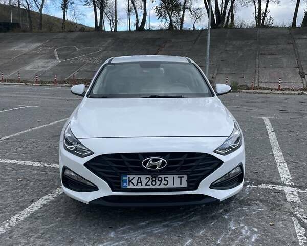 Белый Хендай i30, объемом двигателя 1.5 л и пробегом 78 тыс. км за 14500 $, фото 1 на Automoto.ua