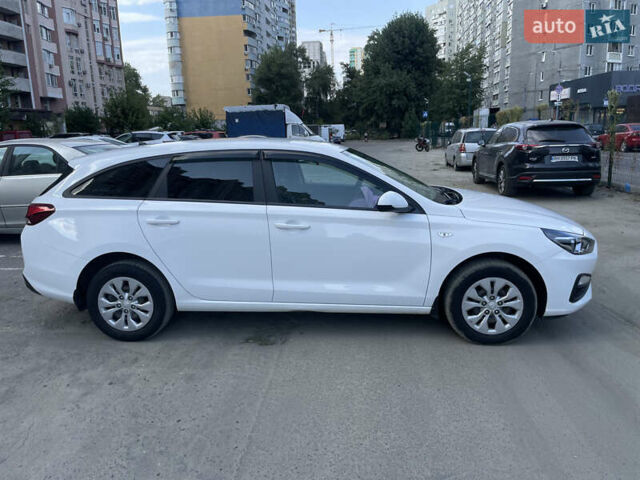 Белый Хендай i30, объемом двигателя 1.5 л и пробегом 77 тыс. км за 14500 $, фото 1 на Automoto.ua