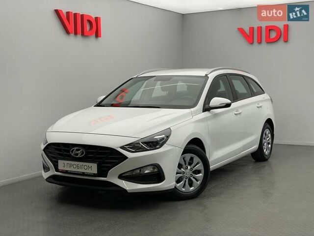 Белый Хендай i30, объемом двигателя 1.5 л и пробегом 61 тыс. км за 17384 $, фото 1 на Automoto.ua