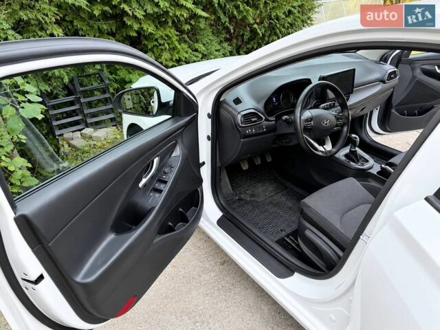 Белый Хендай i30, объемом двигателя 1.5 л и пробегом 191 тыс. км за 13000 $, фото 1 на Automoto.ua