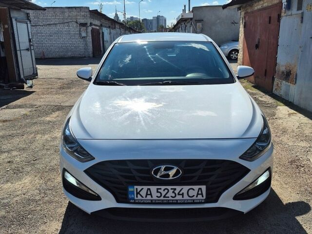 Белый Хендай i30, объемом двигателя 1.5 л и пробегом 76 тыс. км за 16000 $, фото 1 на Automoto.ua