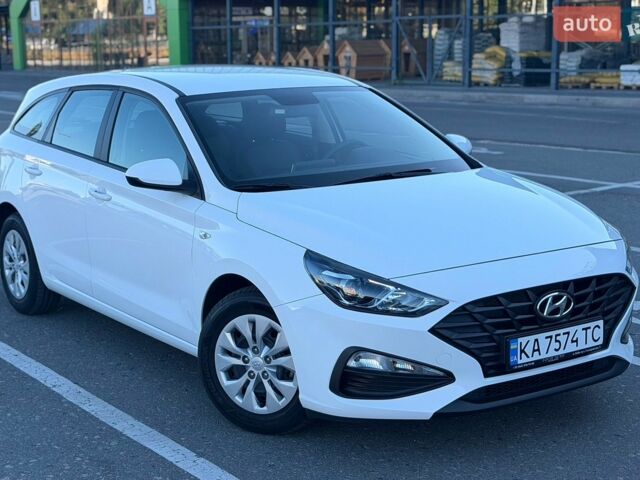 Білий Хендай i30, об'ємом двигуна 1.5 л та пробігом 7 тис. км за 17500 $, фото 1 на Automoto.ua
