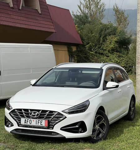 Белый Хендай i30, объемом двигателя 1.6 л и пробегом 110 тыс. км за 16950 $, фото 1 на Automoto.ua