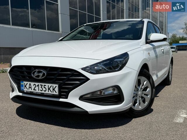 Белый Хендай i30, объемом двигателя 1.5 л и пробегом 12 тыс. км за 18500 $, фото 1 на Automoto.ua