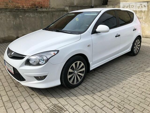 Білий Хендай i30, об'ємом двигуна 1.4 л та пробігом 90 тис. км за 7900 $, фото 1 на Automoto.ua