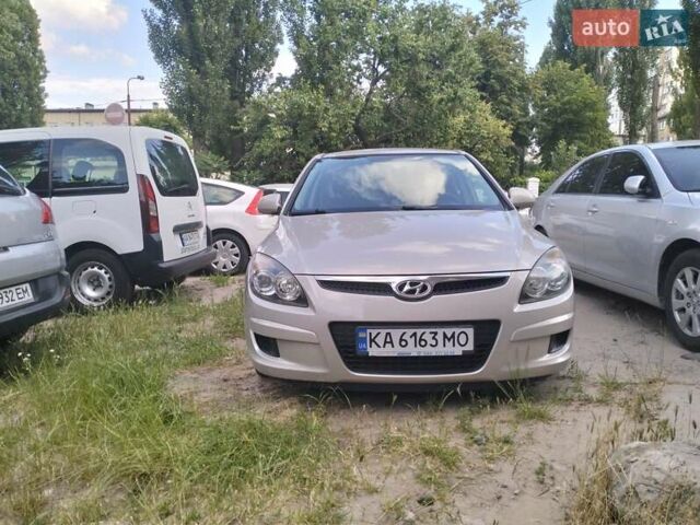 Бежевий Хендай i30, об'ємом двигуна 1.59 л та пробігом 155 тис. км за 6100 $, фото 1 на Automoto.ua