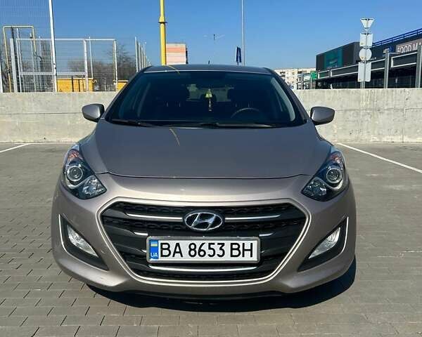 Бежевый Хендай i30, объемом двигателя 1.59 л и пробегом 72 тыс. км за 12700 $, фото 1 на Automoto.ua