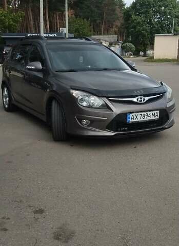 Бежевый Хендай i30, объемом двигателя 1.6 л и пробегом 242 тыс. км за 7800 $, фото 1 на Automoto.ua