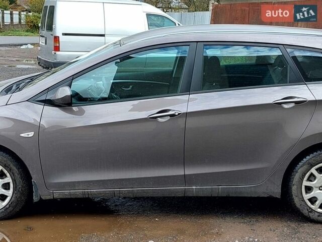 Бежевый Хендай i30, объемом двигателя 1.58 л и пробегом 108 тыс. км за 10500 $, фото 1 на Automoto.ua