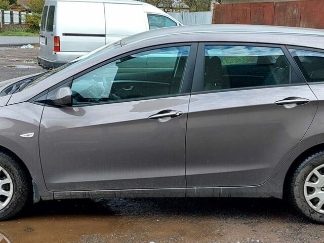 Бежевий Хендай i30, об'ємом двигуна 1.58 л та пробігом 108 тис. км за 9500 $, фото 1 на Automoto.ua