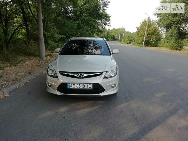 Бежевий Хендай i30, об'ємом двигуна 1.6 л та пробігом 145 тис. км за 7800 $, фото 1 на Automoto.ua