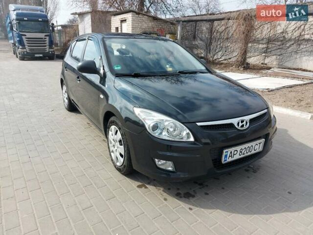 Чорний Хендай i30, об'ємом двигуна 1.4 л та пробігом 205 тис. км за 6000 $, фото 1 на Automoto.ua