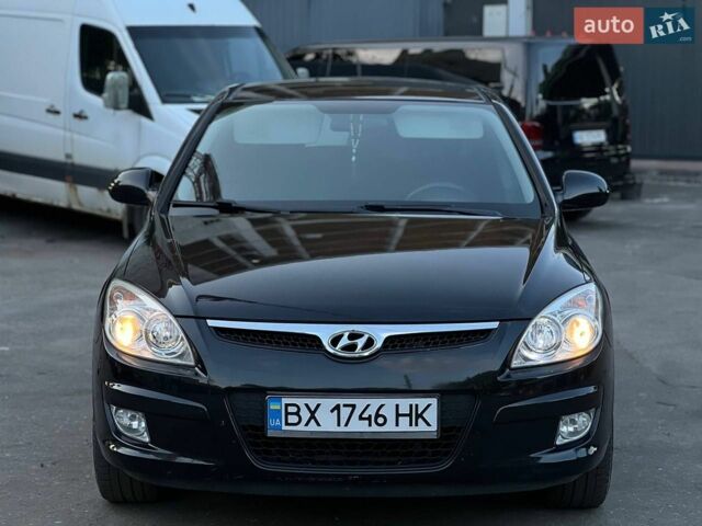 Черный Хендай i30, объемом двигателя 1.58 л и пробегом 254 тыс. км за 5450 $, фото 1 на Automoto.ua