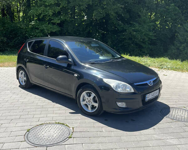 Черный Хендай i30, объемом двигателя 1.6 л и пробегом 307 тыс. км за 4850 $, фото 1 на Automoto.ua