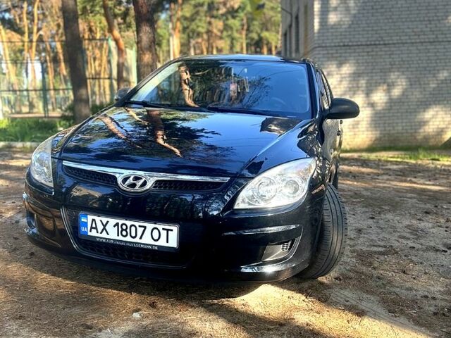 Чорний Хендай i30, об'ємом двигуна 1.4 л та пробігом 206 тис. км за 5599 $, фото 1 на Automoto.ua