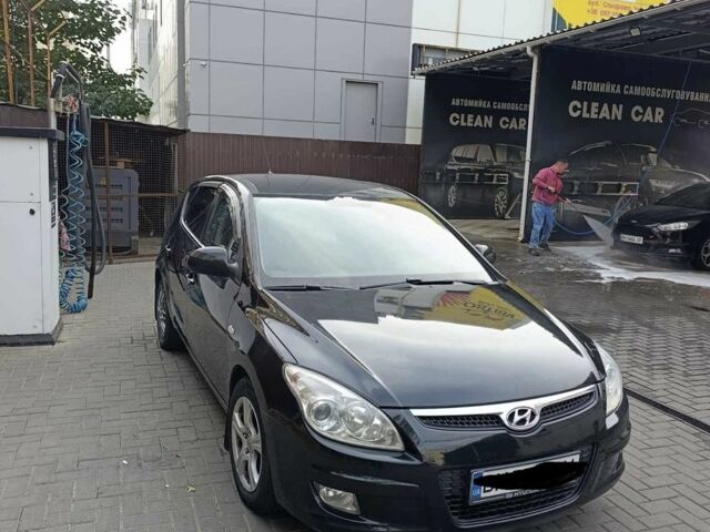 Черный Хендай i30, объемом двигателя 1.6 л и пробегом 460 тыс. км за 4800 $, фото 1 на Automoto.ua