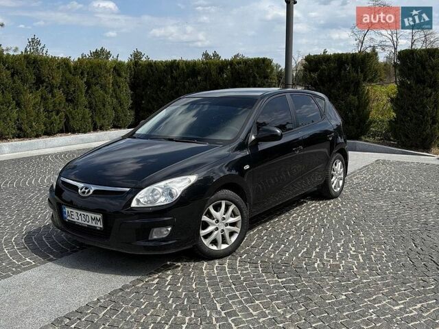 Черный Хендай i30, объемом двигателя 2 л и пробегом 380 тыс. км за 4800 $, фото 1 на Automoto.ua