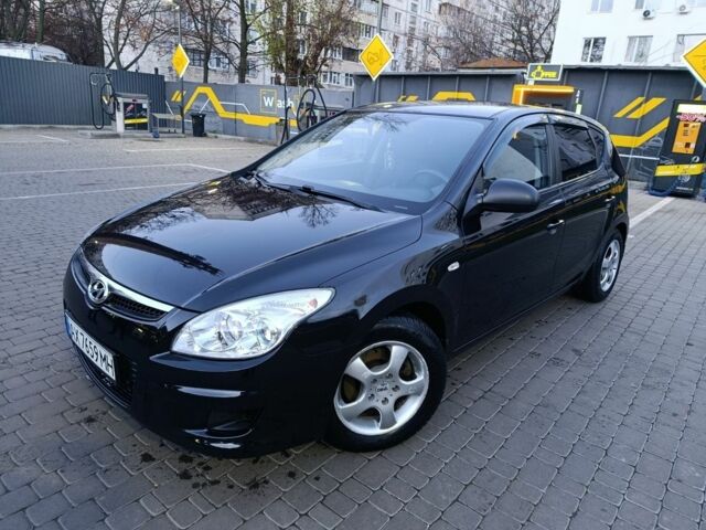 Черный Хендай i30, объемом двигателя 1.4 л и пробегом 170 тыс. км за 5600 $, фото 1 на Automoto.ua