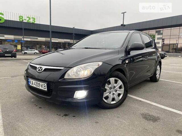 Чорний Хендай i30, об'ємом двигуна 1.6 л та пробігом 239 тис. км за 7100 $, фото 1 на Automoto.ua