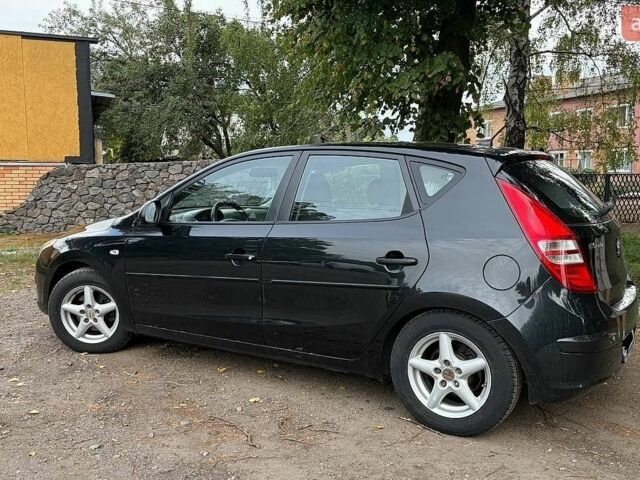 Черный Хендай i30, объемом двигателя 1.4 л и пробегом 275 тыс. км за 5100 $, фото 1 на Automoto.ua