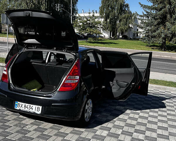 Черный Хендай i30, объемом двигателя 1.4 л и пробегом 267 тыс. км за 5400 $, фото 1 на Automoto.ua