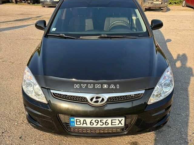 Черный Хендай i30, объемом двигателя 1.58 л и пробегом 240 тыс. км за 5200 $, фото 1 на Automoto.ua