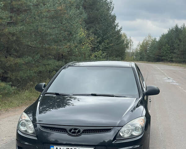 Черный Хендай i30, объемом двигателя 1.4 л и пробегом 223 тыс. км за 5500 $, фото 1 на Automoto.ua
