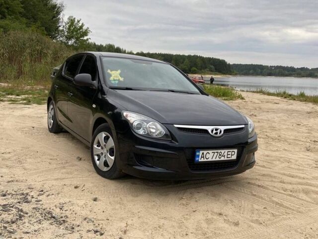 Чорний Хендай i30, об'ємом двигуна 0.14 л та пробігом 1 тис. км за 6400 $, фото 1 на Automoto.ua