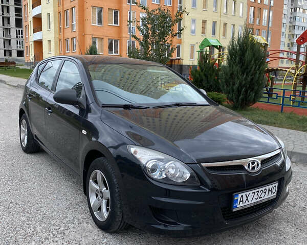 Черный Хендай i30, объемом двигателя 1.4 л и пробегом 148 тыс. км за 5900 $, фото 1 на Automoto.ua