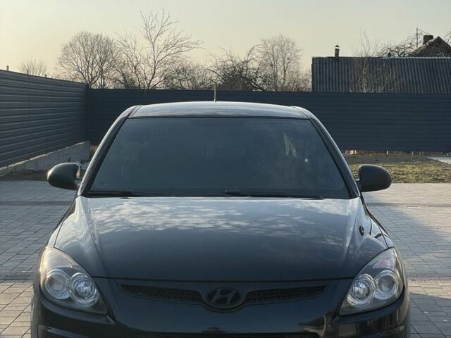 Черный Хендай i30, объемом двигателя 1.1 л и пробегом 223 тыс. км за 5500 $, фото 1 на Automoto.ua